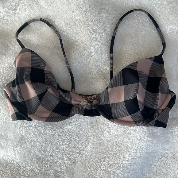 Acacia Top - Picture 2 of 2